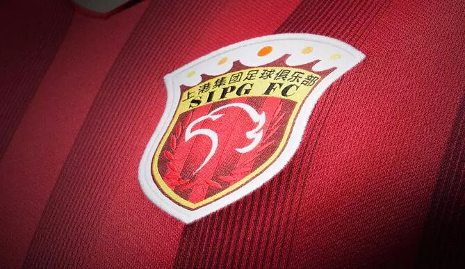 回顾一下樊振东与王楚钦的经典大战！ 王之暴冲vs稳如胖山！确实相当精彩（重温樊振东与王楚钦的巅峰之战：狂猛冲击对阵稳若磐石，精彩纷呈）