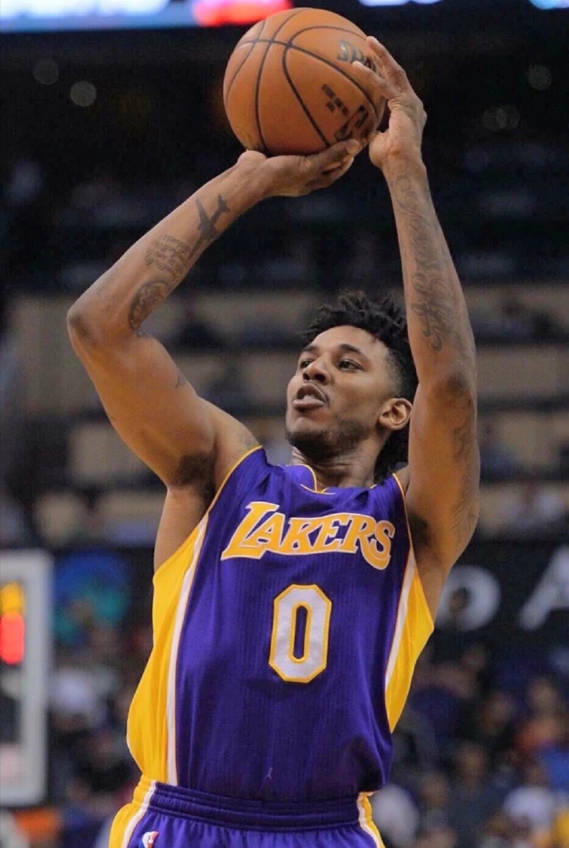 跟队记者：迈尼昂看起来不会续约，但阿莱格里仍在试图说服他（随队记者：迈尼昂大概率不续约，阿莱格里仍在劝说）