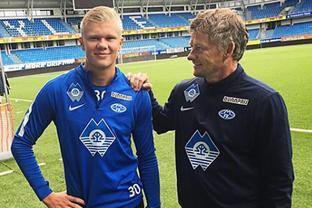 利物浦“红箭三侠”再度合体光芒四射（利物浦红箭三侠重聚 火力全开）