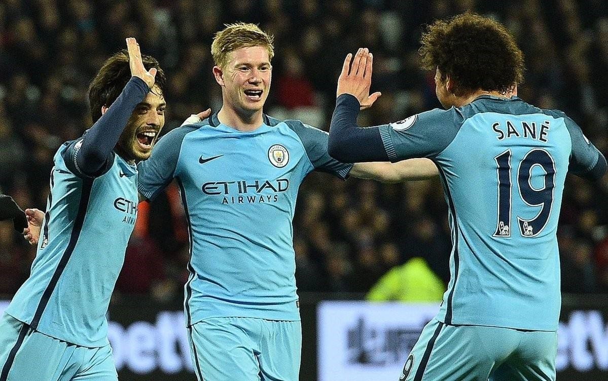 拉菲尼亚回归：巴萨复兴的关键引擎（拉菲尼亚归来：点燃巴萨复兴的核心动力）