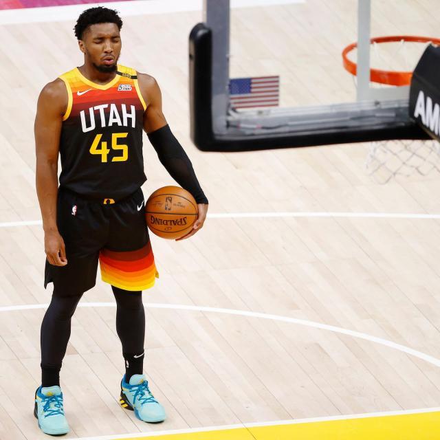 有些事情总要有人做，麦卡利斯特进球后“致敬”阿诺德（总有人要做这件事：麦卡利斯特破门后向阿诺德致意）