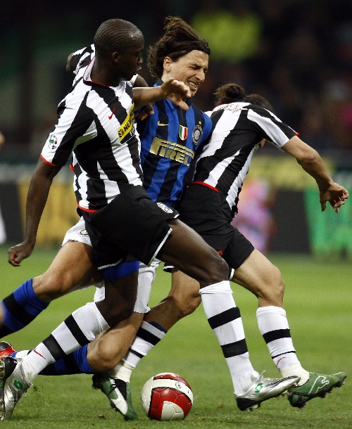 乒乓球混合团体世界杯：中国队取四连胜（中国队在乒乓球混合团体世界杯豪取四连胜）