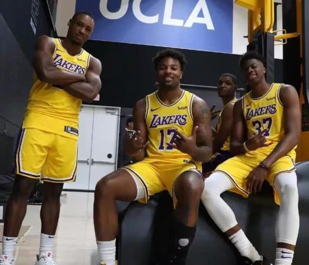 TA：曼城明夏可能签右后卫和右边锋，他们仍在关注利夫拉门托（TA称曼城明夏或引进右后卫与右边锋，仍关注利夫拉门托）