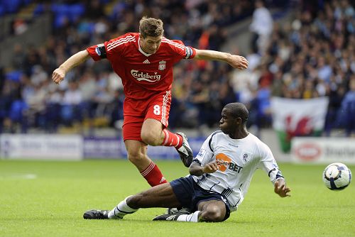 门将连续扑救零封对手（门将连连神扑力保球门不失）