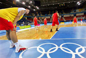 米兰官方欢迎里贝里造访米兰内洛，并发布其与迈尼昂合影（米兰官方晒照：里贝里做客米兰内洛，与迈尼昂同框）